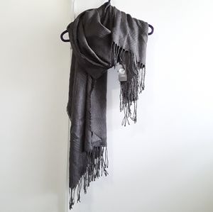 Vince Camuto gray silver fringe polyester scarf